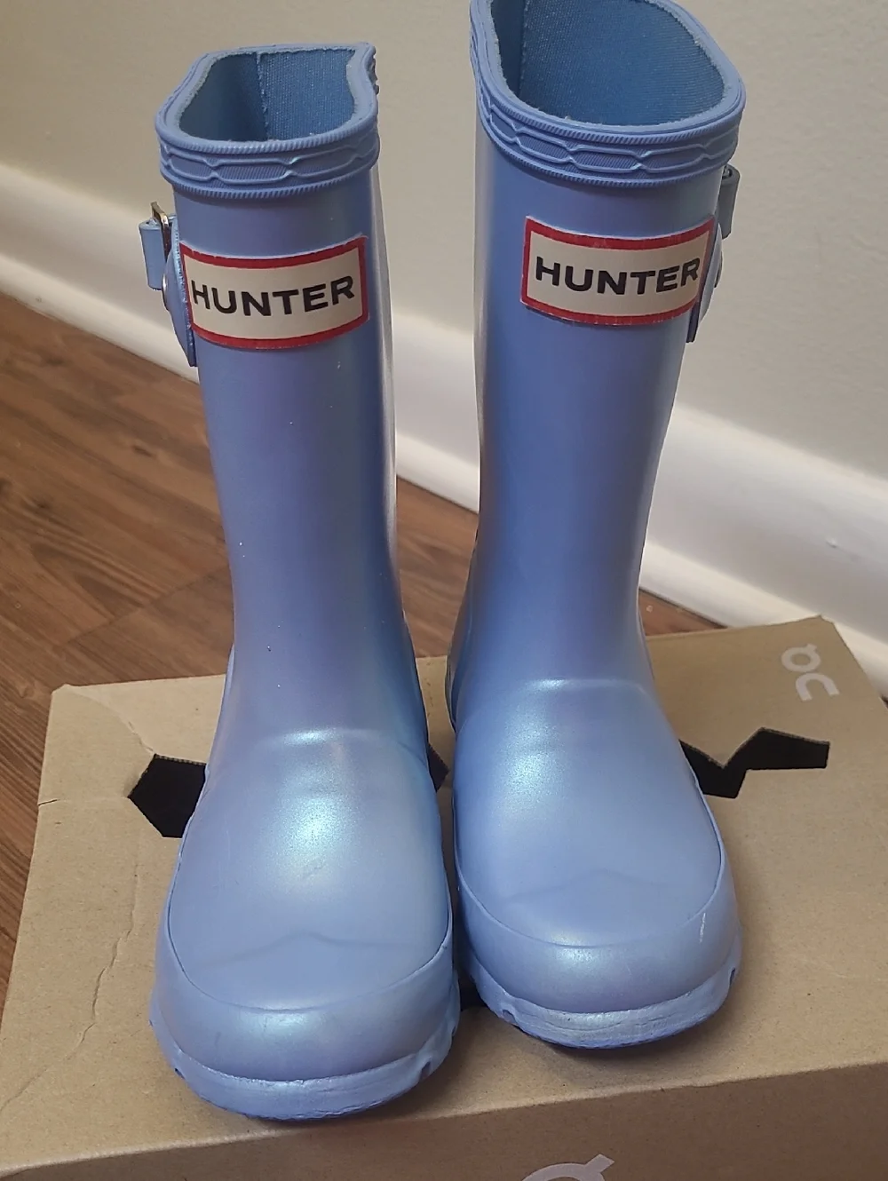 Hunter Light Blue Glossy Kids Rain Boots unixes size 8 used good.